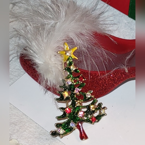 Almost Charlie Brown Christmas Tree Brooch - Picture 4 of 12